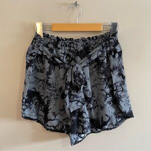 ShoSho Black & Grey Tie Dye Smocked Shorts – Size Large EUC